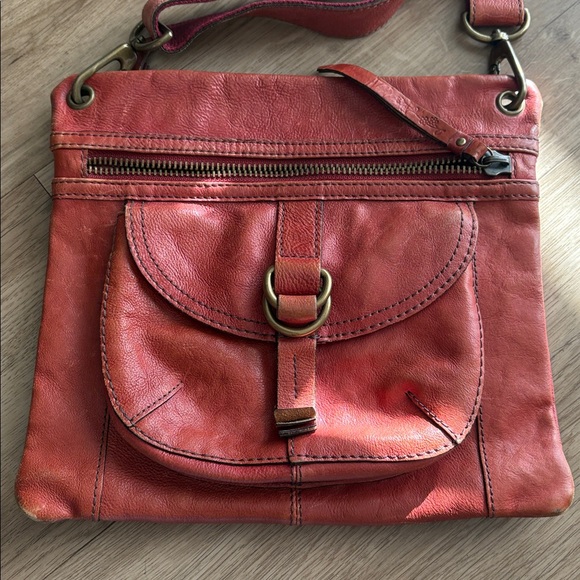 Preloved Fossil crossbody - Picture 2 of 8